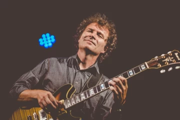 Szili Róbert gitaros 2022